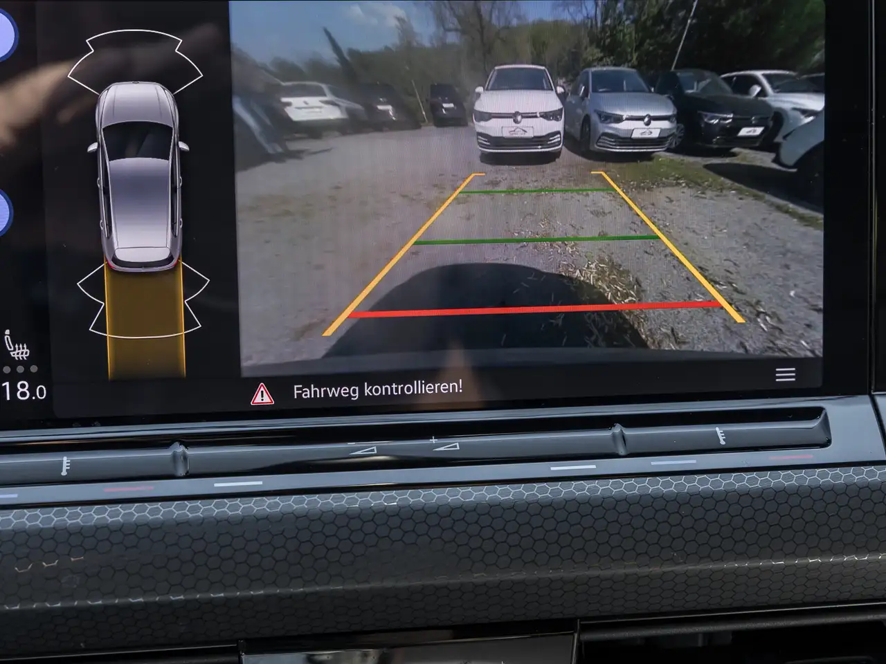 Volkswagen Golf GTI NAVI AHK REARVIEW LED PDC ACC SITZHZG — معرض صور السيارة 11