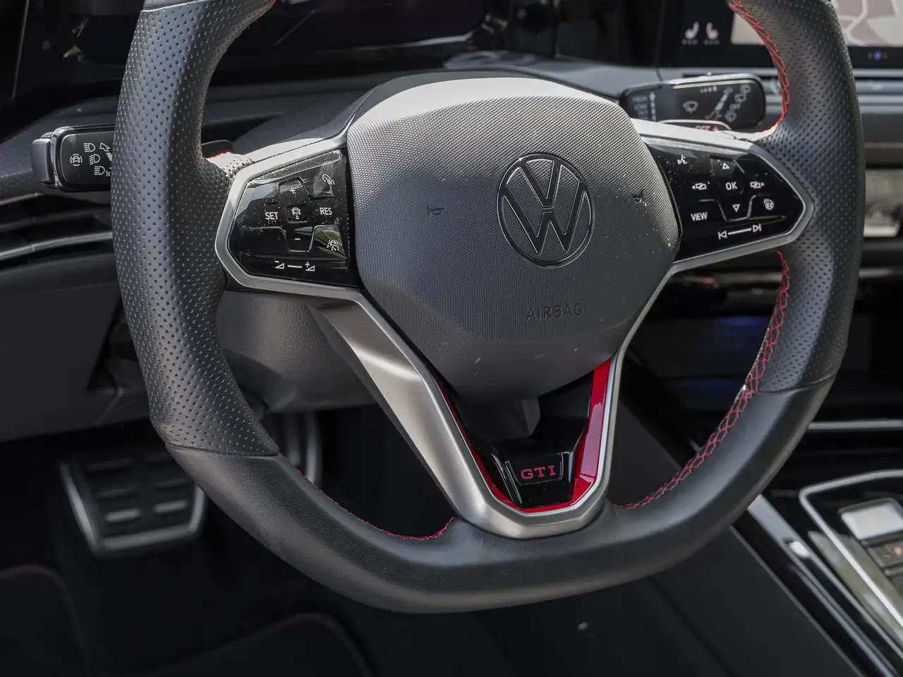 Volkswagen Golf GTI NAVI AHK REARVIEW LED PDC ACC SITZHZG — معرض صور السيارة 10