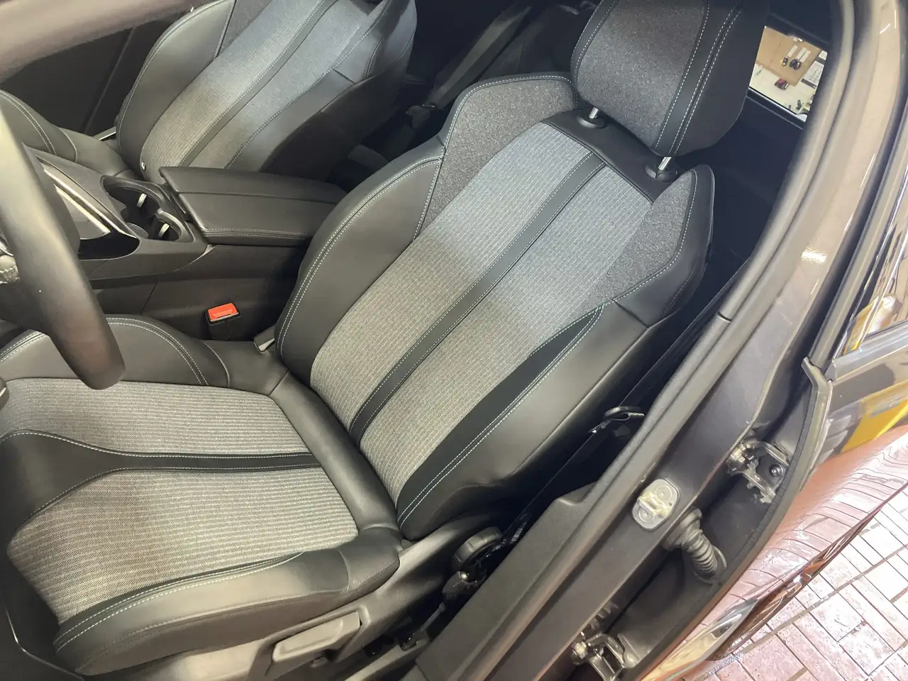 Peugeot 3008 PureTech 130 Allure Pack ACC+LED+Navi+SHZ — Galería del vehículo 8
