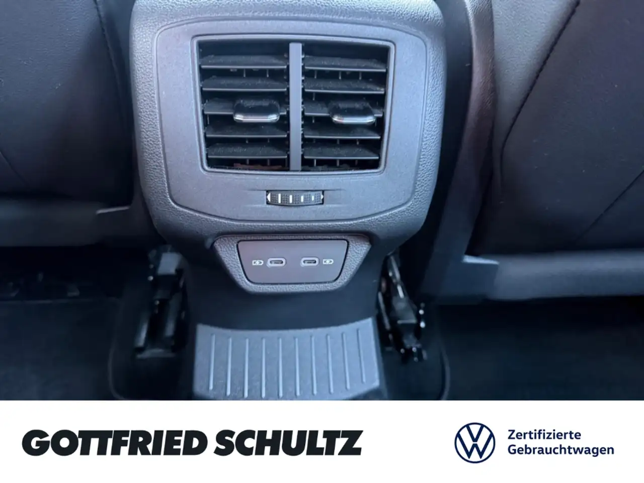 Volkswagen T-Roc R-LINE TSI CARPLAY SITZHEIZUNG EINPARKHILFE ACC — Galería del vehículo 22