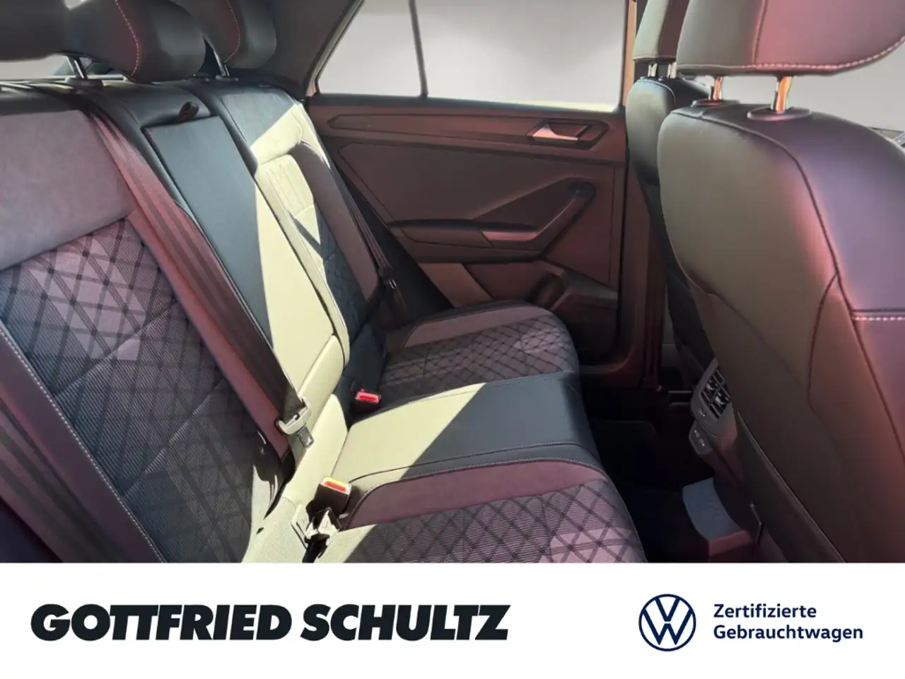 Volkswagen T-Roc R-LINE TSI CARPLAY SITZHEIZUNG EINPARKHILFE ACC — Galería del vehículo 9
