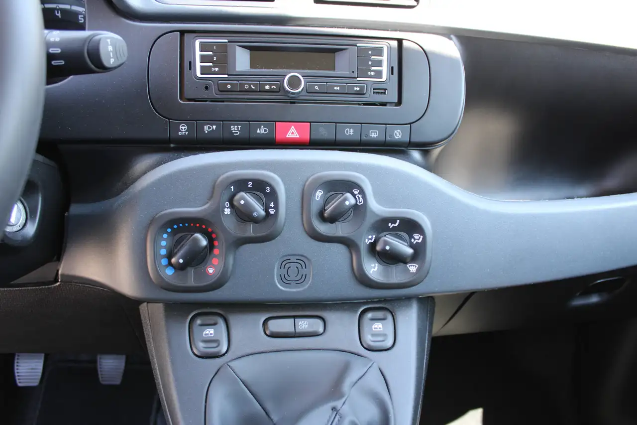 Fiat Panda CityCross, Klima, Bluetooth, FH, ZV m. Funk, Allwetterreifen — Vehicle gallery 10