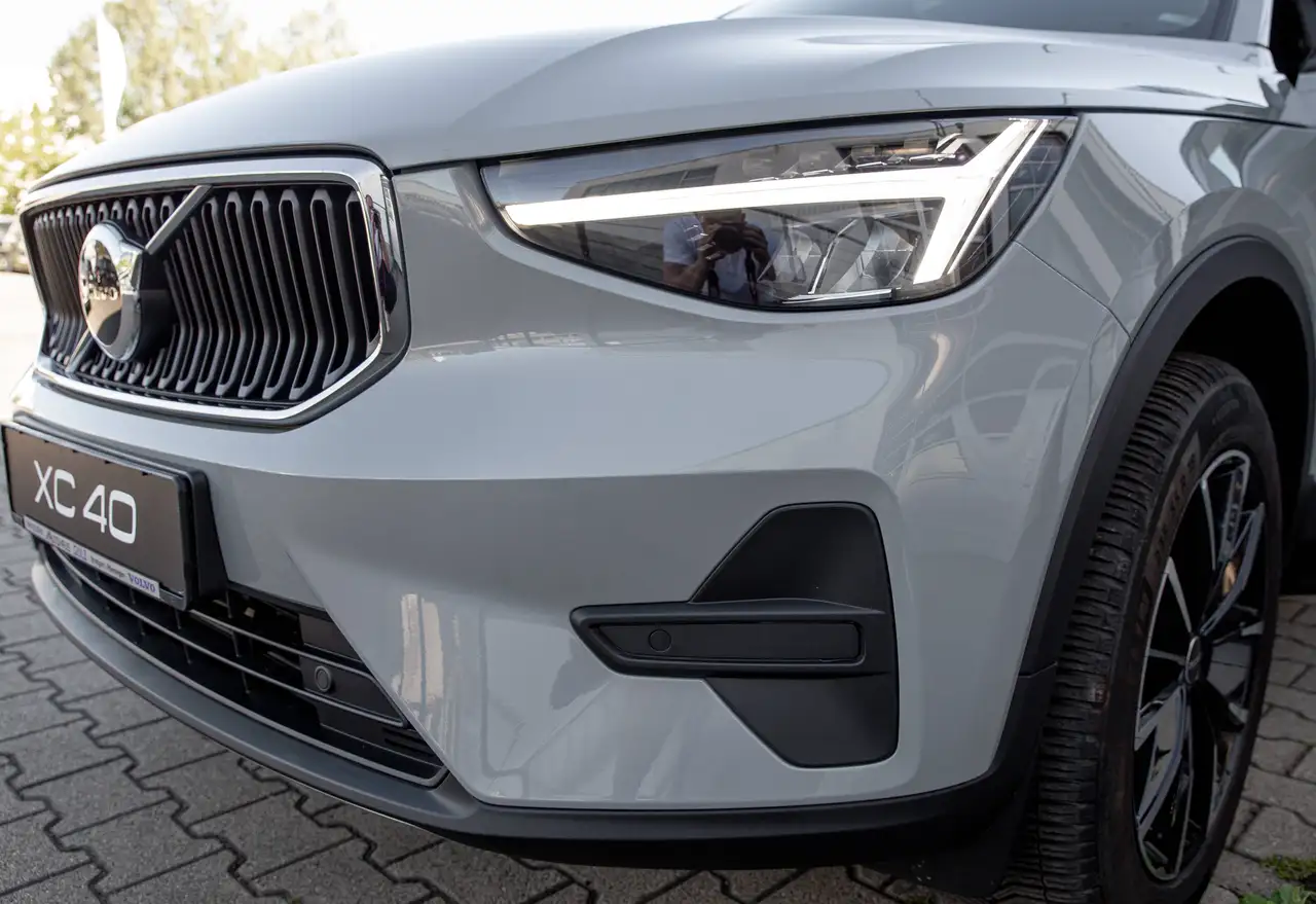 Volvo XC40 B3 Core Sitzheizung vorn*Lenkradheizung*Tempomat*Navigationsystem — Vehicle gallery 16