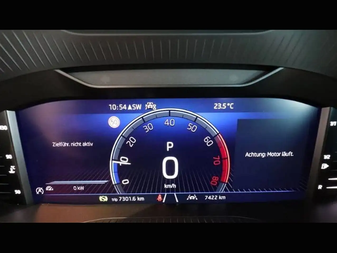Skoda Karoq 1.5 TSI DSG Selection NaviPlus+Keyless+AHK — Galería del vehículo 13