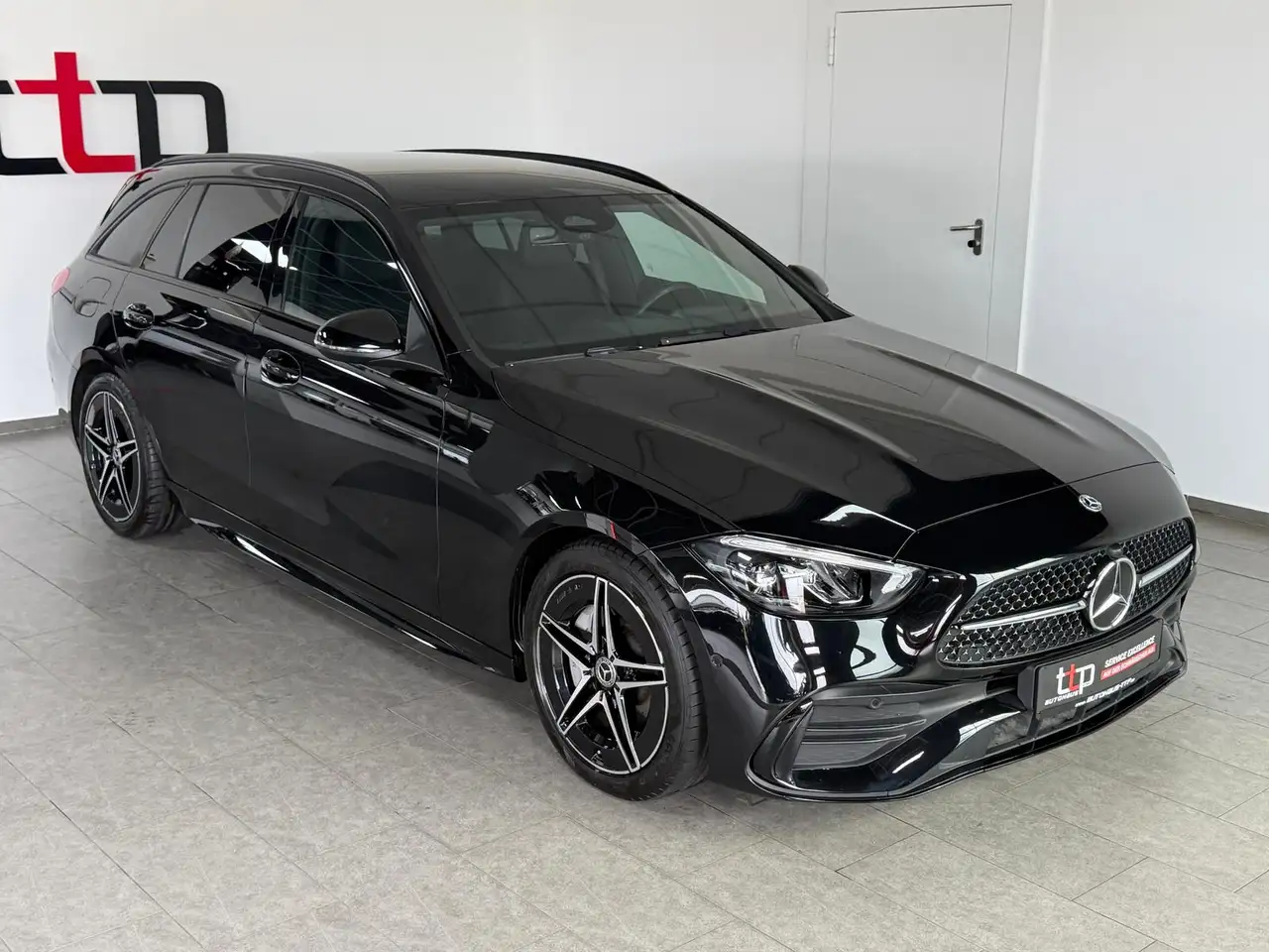 Mercedes-Benz C 180 T AMG Leder AHK Night-Paket R.Kamera LED — معرض صور السيارة 2