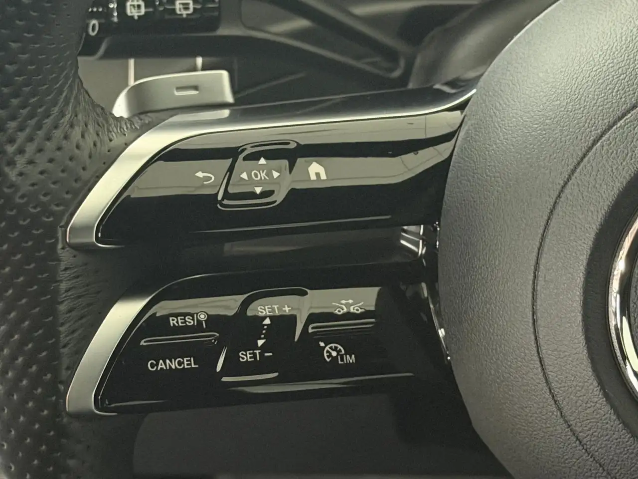 Mercedes-Benz C 180 T AMG Leder AHK Night-Paket R.Kamera LED — معرض صور السيارة 16
