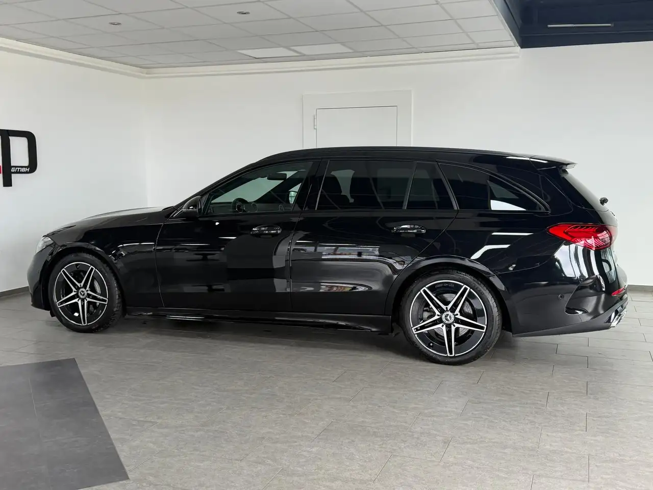Mercedes-Benz C 180 T AMG Leder AHK Night-Paket R.Kamera LED — معرض صور السيارة 8