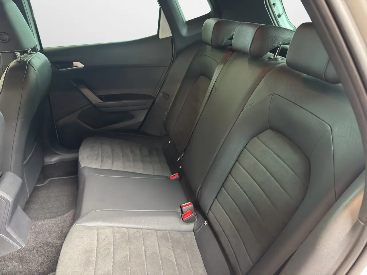 SEAT Arona 1.0 TSI Xperience — Vehicle gallery 12