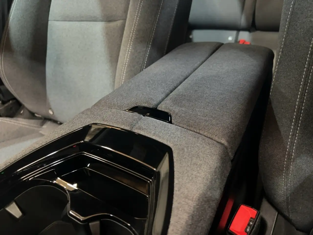 Renault Austral EVOLUTION TCe 160 AUTOMATIK RÜCKFAHRKAMERA — Galería del vehículo 18