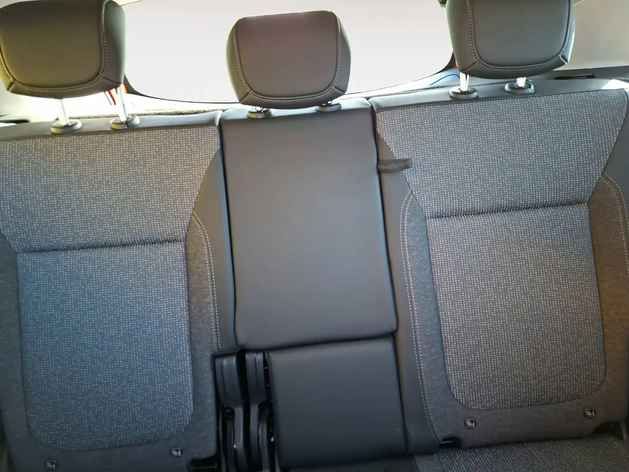 Opel Crossland 1.2 Elegance Paket AHK Navigation — معرض صور السيارة 16