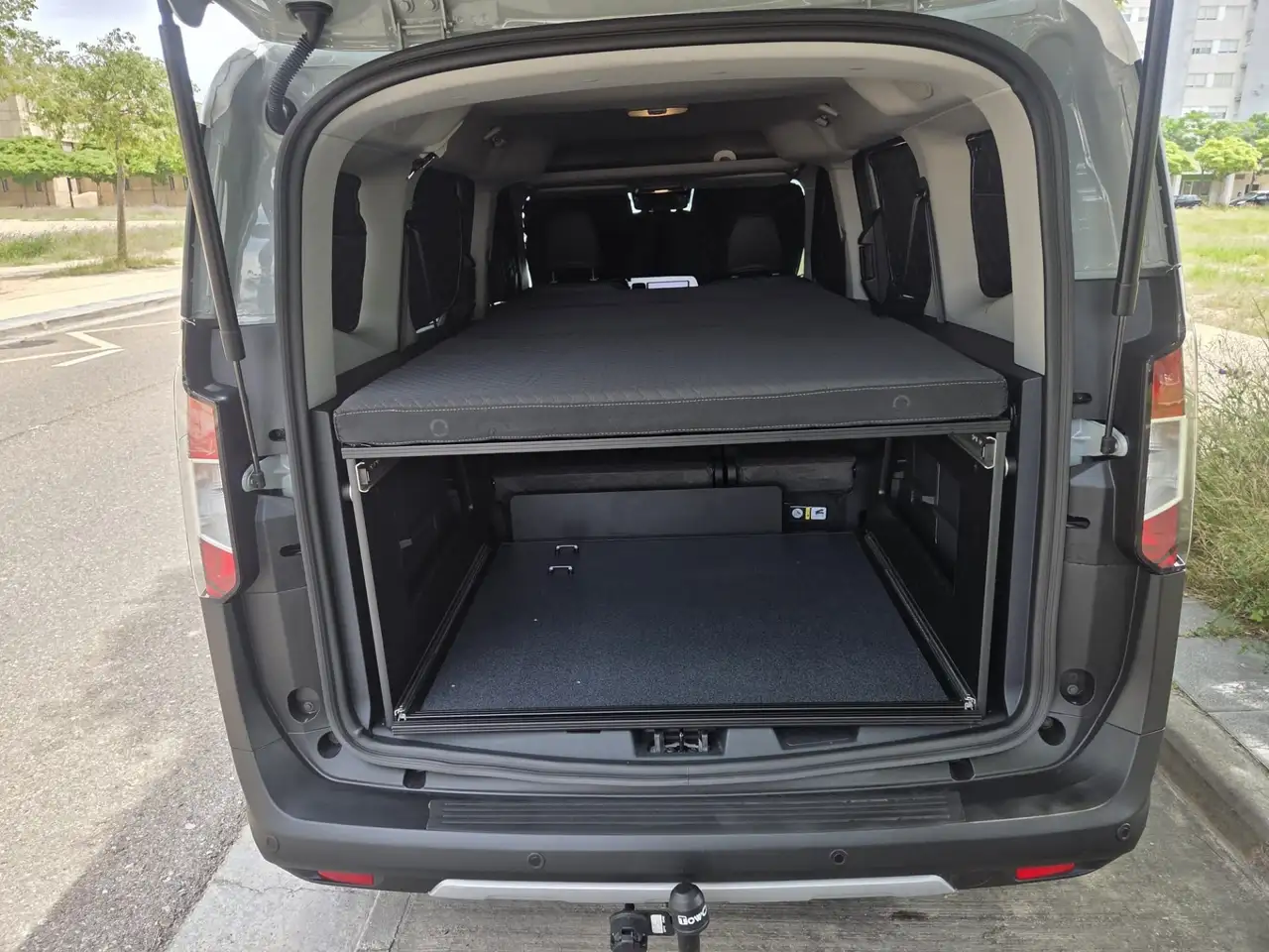 Ford Tourneo Courier 1.0 Ecoboost Active Aut. — معرض صور السيارة 12