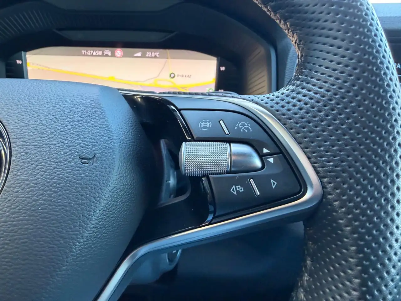 Skoda Karoq 1,5TSi DSG Sportline Matrix Kamera ACC Key — Vehicle gallery 20