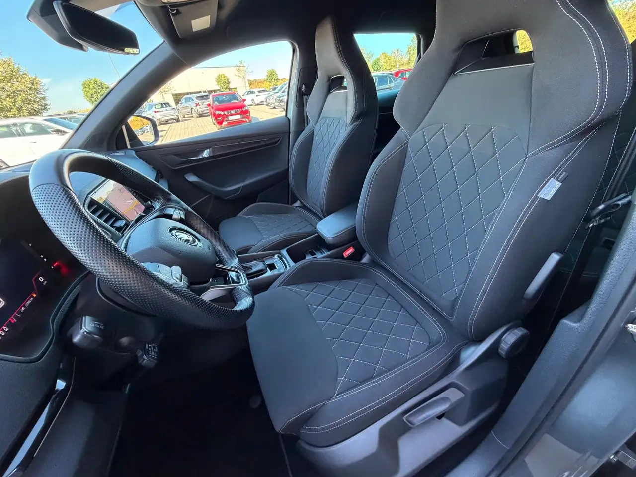 Skoda Karoq 1,5TSi DSG Sportline Matrix Kamera ACC Key — Vehicle gallery 10