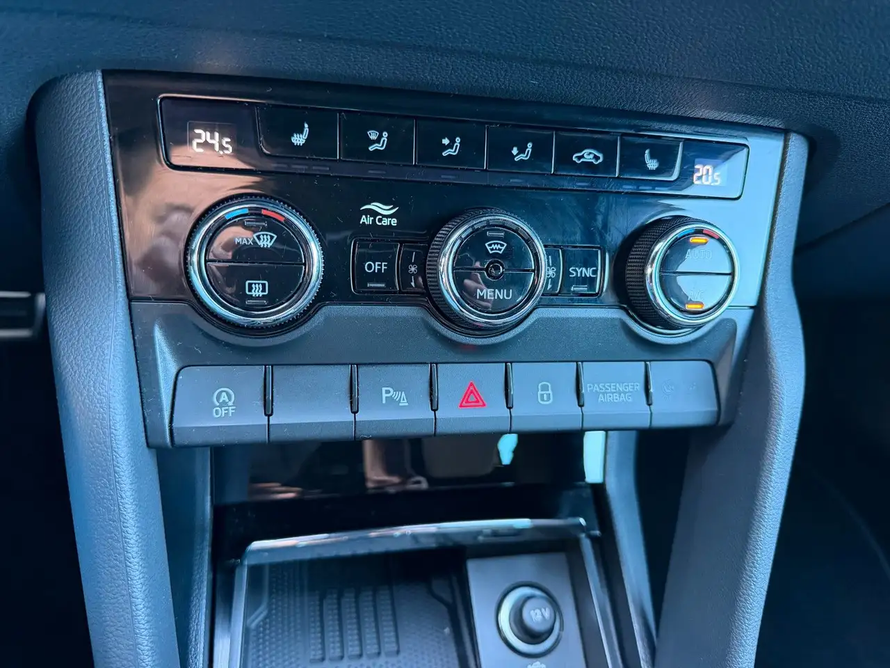 Skoda Karoq 1,5TSi DSG Sportline Matrix Kamera ACC Key — Vehicle gallery 18