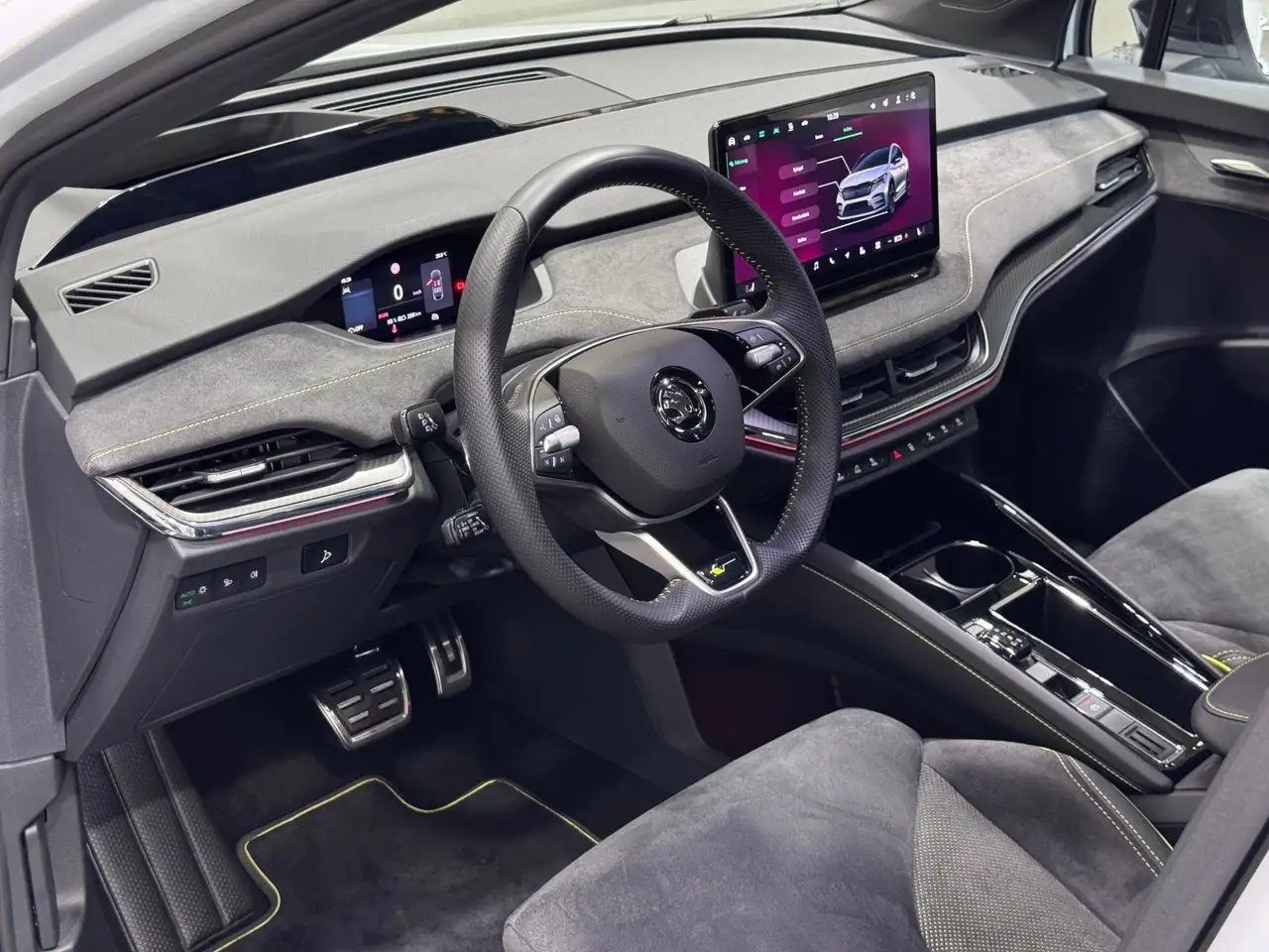Skoda Enyaq Coupé RS | MATRIX NAVI PANO AHK HUD DCC — Vehicle gallery 18