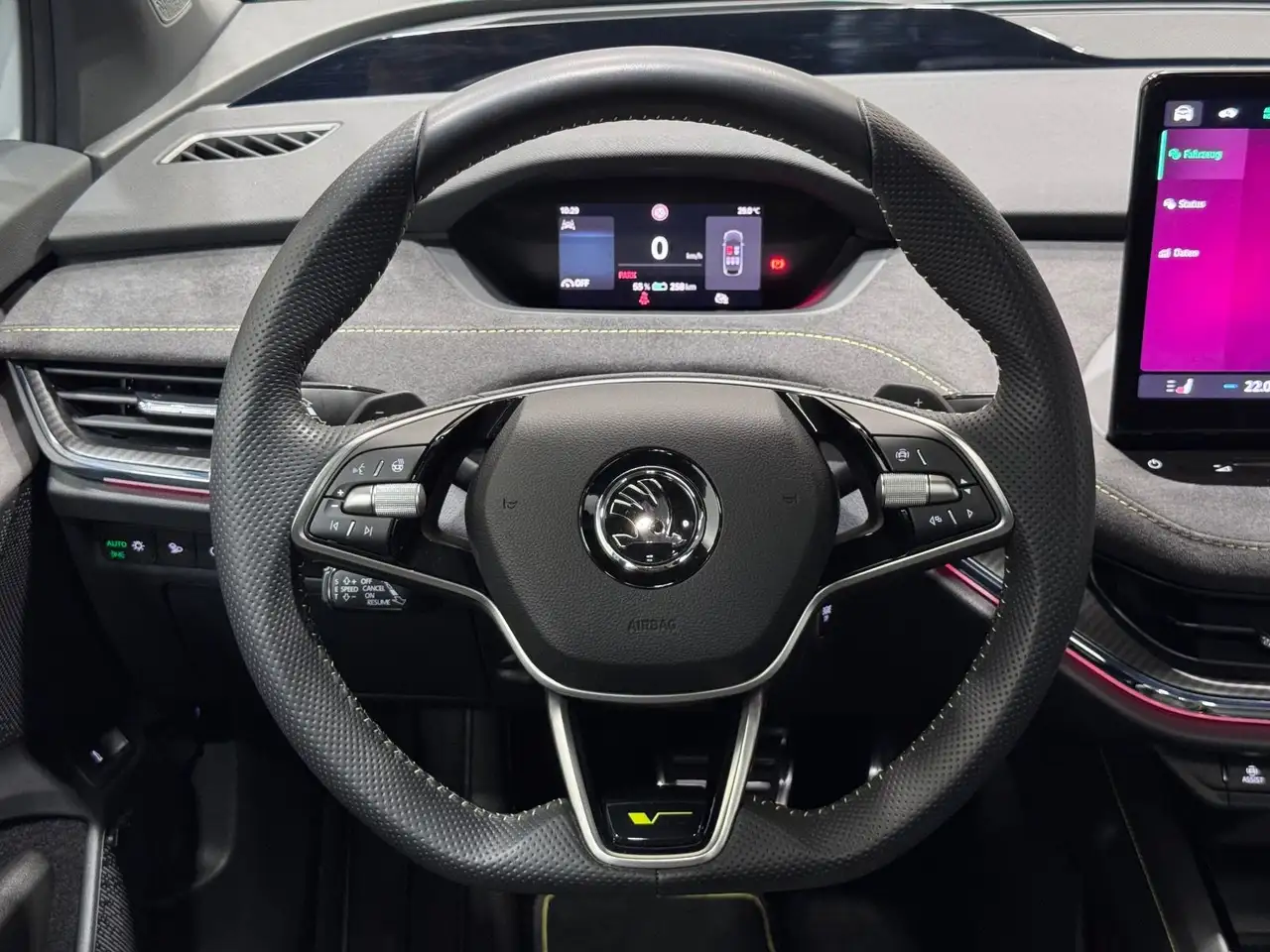 Skoda Enyaq Coupé RS | MATRIX NAVI PANO AHK HUD DCC — Vehicle gallery 6