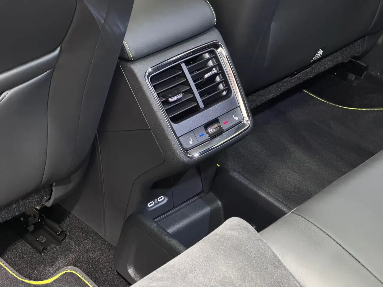 Skoda Enyaq Coupé RS | MATRIX NAVI PANO AHK HUD DCC — Vehicle gallery 21