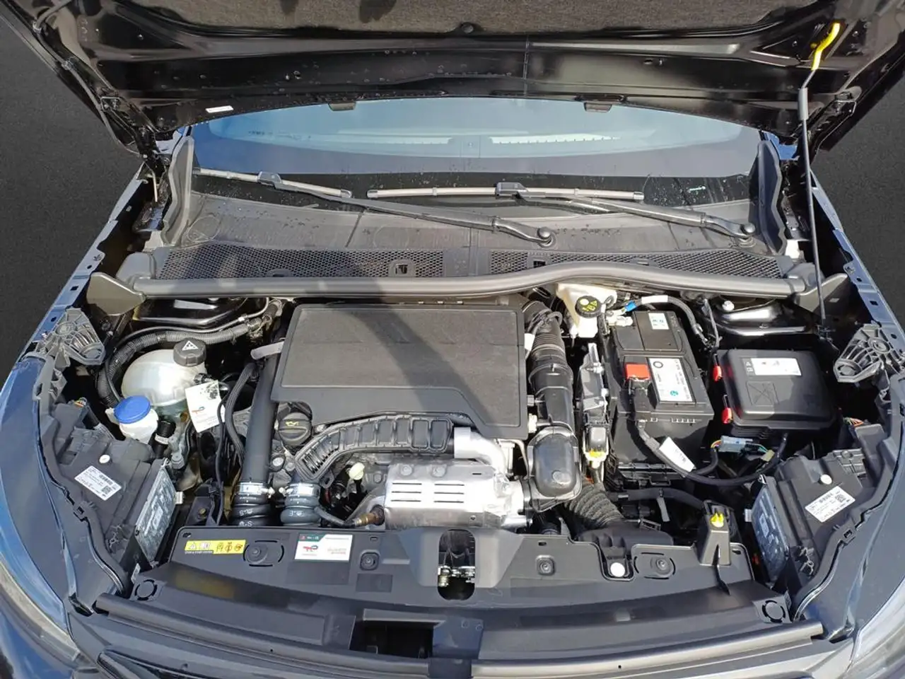 Peugeot 2008 Neuer 2008 GT PureTech 130 EAT8 — معرض صور السيارة 5