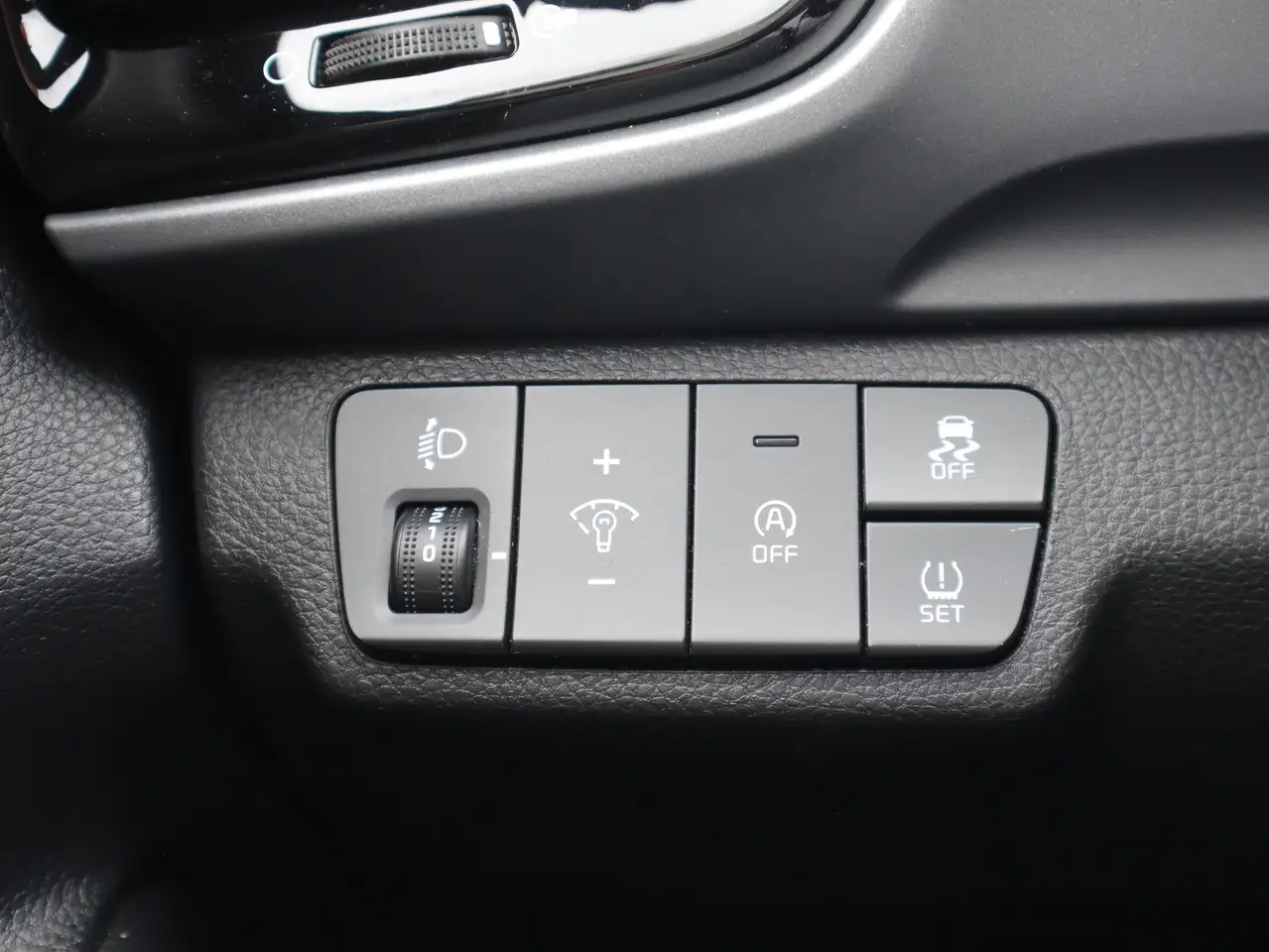 Kia Stonic 1.2 Vision Navi Sitzheizung Kamera PDC — معرض صور السيارة 30