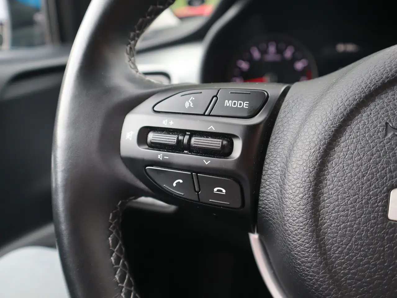 Kia Stonic 1.2 Vision Navi Sitzheizung Kamera PDC — معرض صور السيارة 26