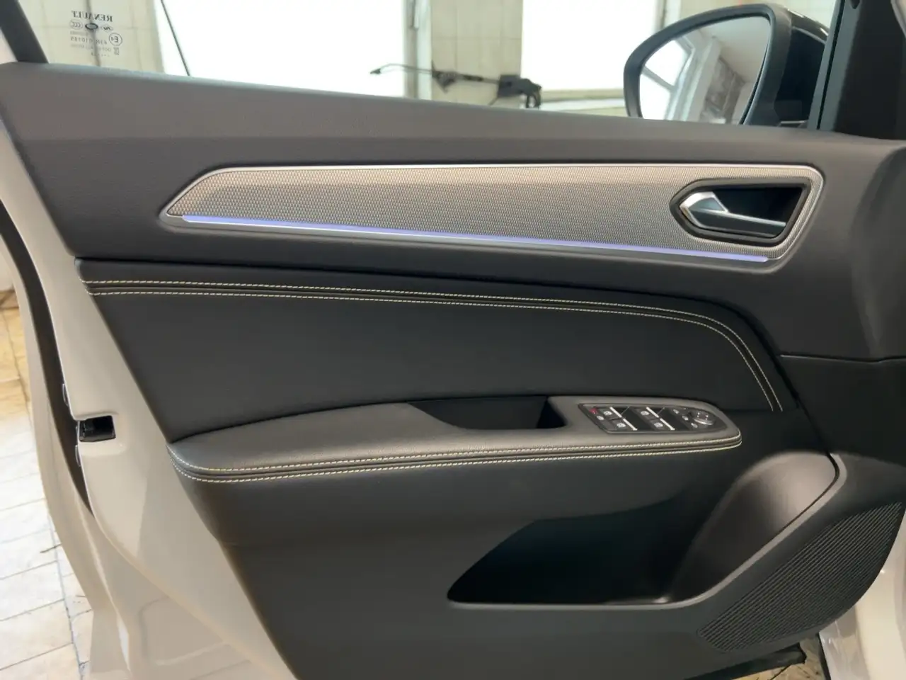 Renault Arkana TECHNO Mild Hybrid 140 EDC Apple CarPlay BT — Vehicle gallery 14