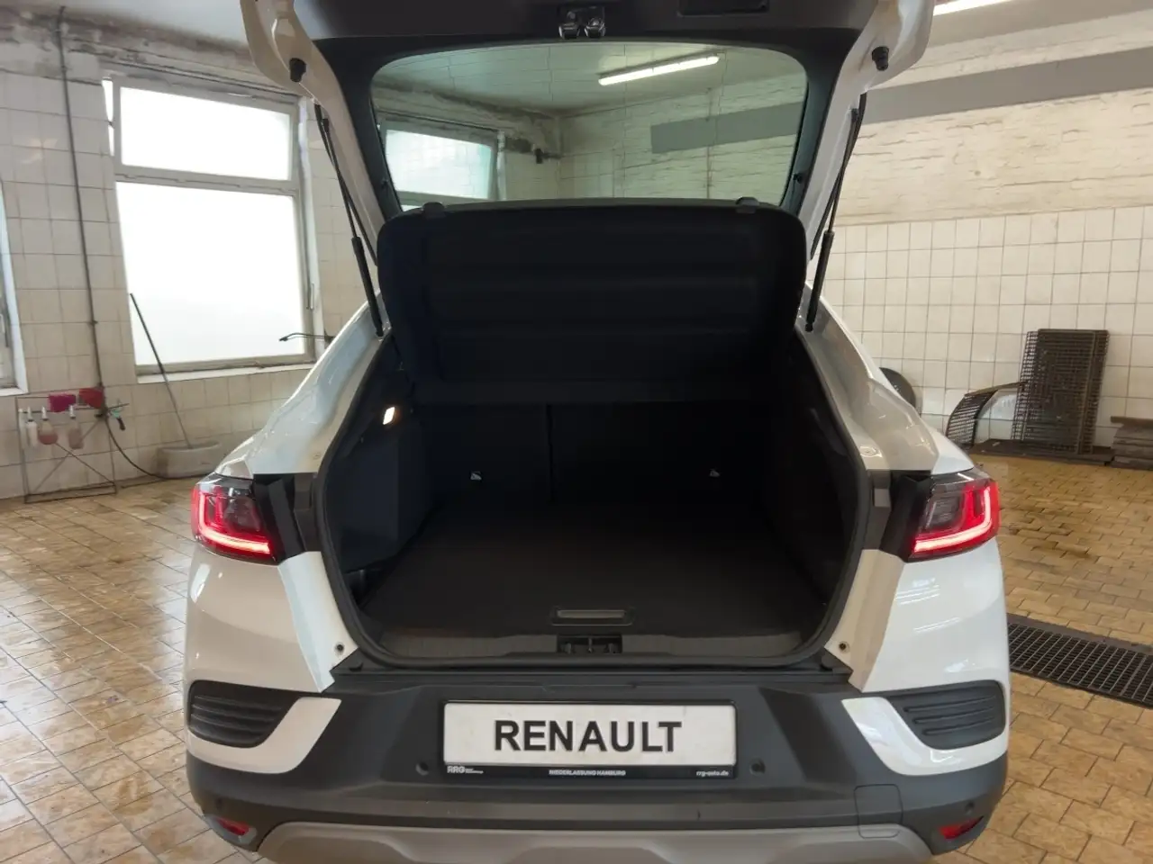 Renault Arkana TECHNO Mild Hybrid 140 EDC Apple CarPlay BT — Vehicle gallery 16