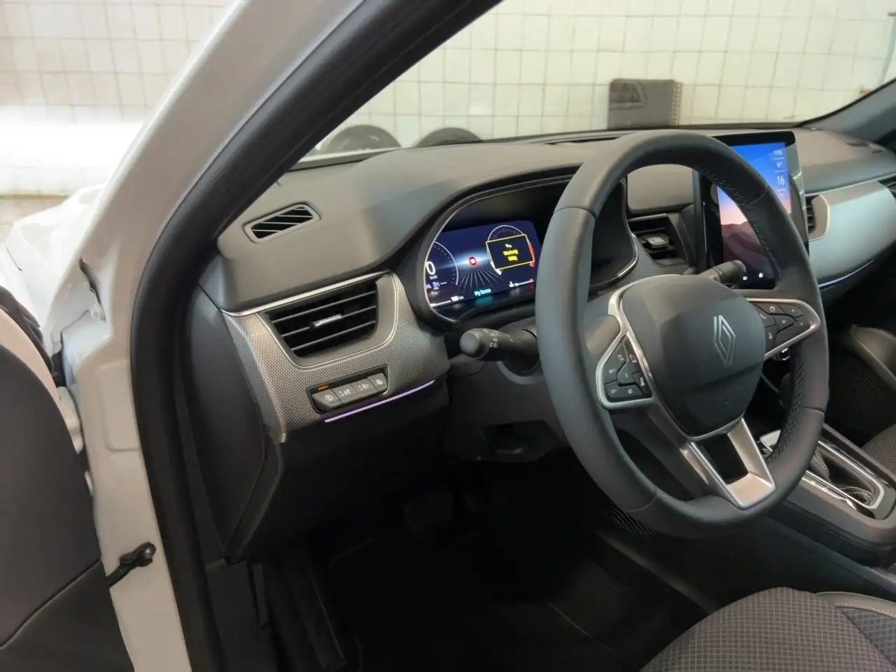 Renault Arkana TECHNO Mild Hybrid 140 EDC Apple CarPlay BT — Vehicle gallery 13