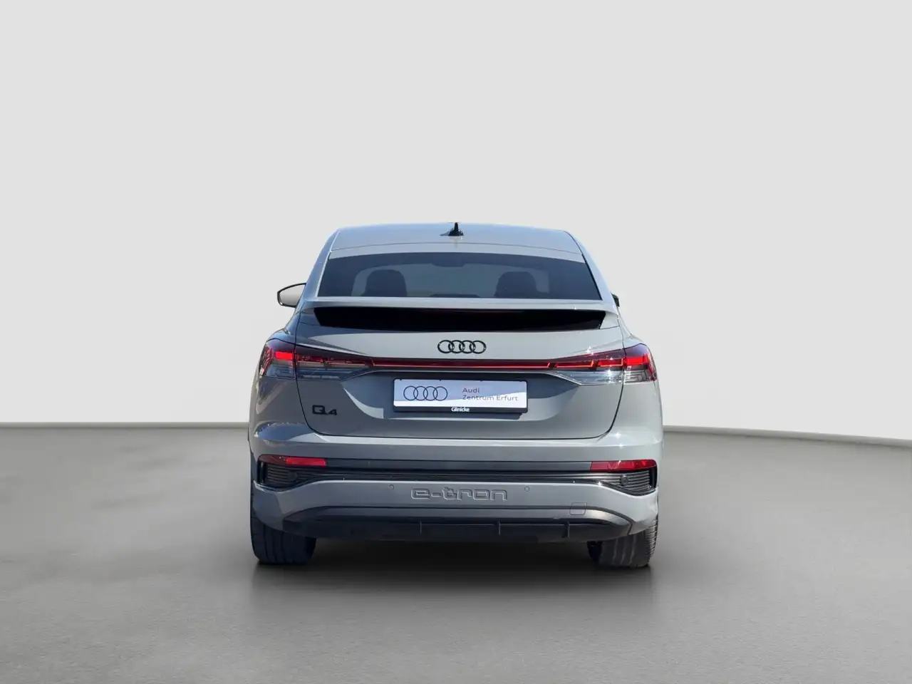 Audi Q4 e-tron Q4 45 e-tron S-Line Navi Matrix — معرض صور السيارة 6