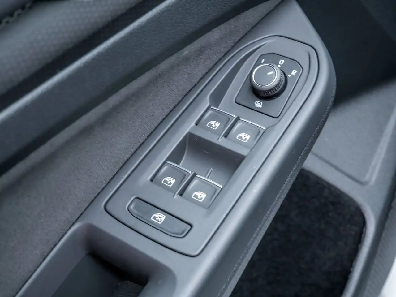 Volkswagen Golf GTI 2.0 TSI DSG Climatronic NAVI LED PDC SH — Vehicle gallery 19