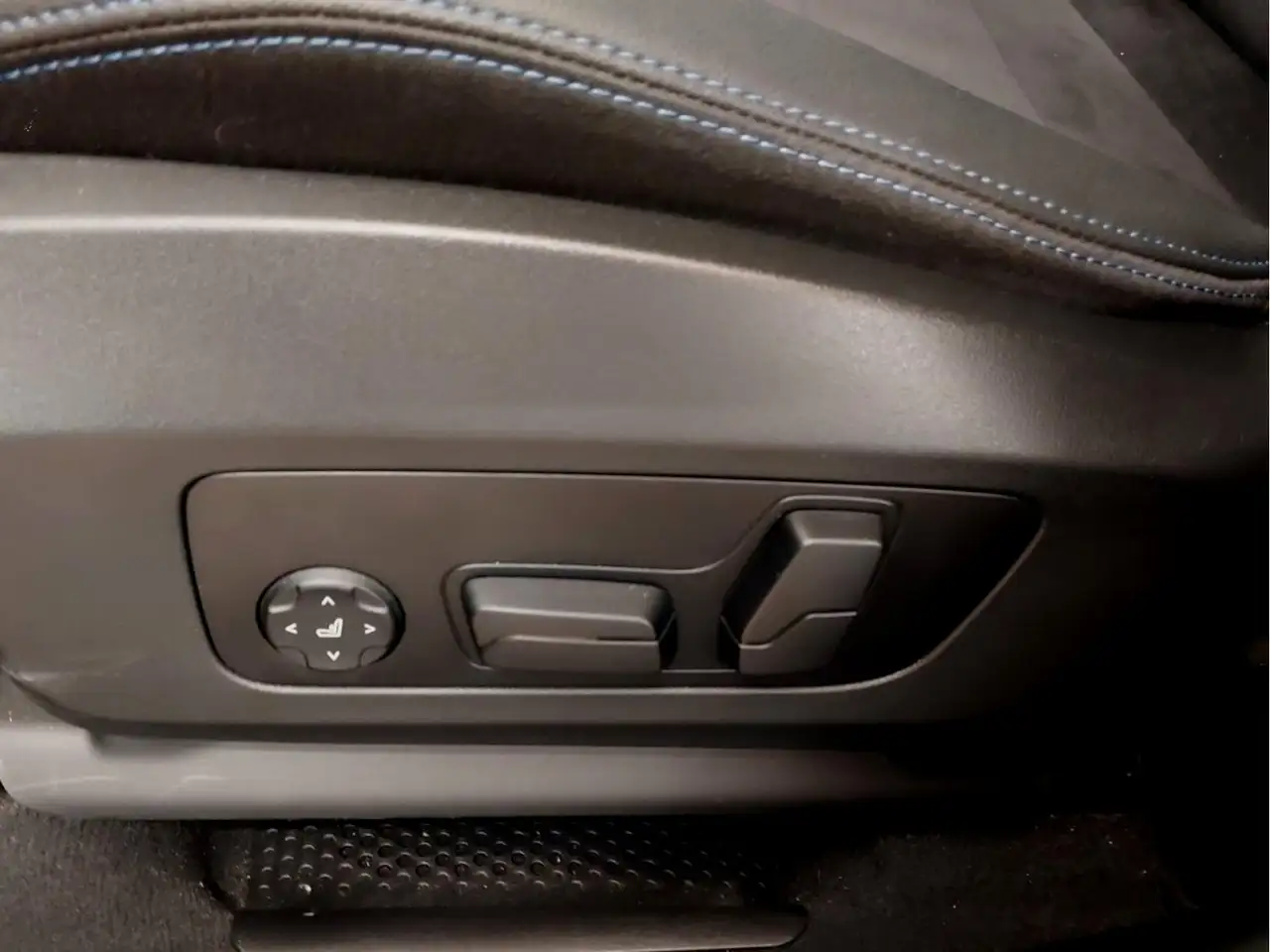 BMW 218 i MSport Pano HUD ACC AHK 360° — معرض صور السيارة 15