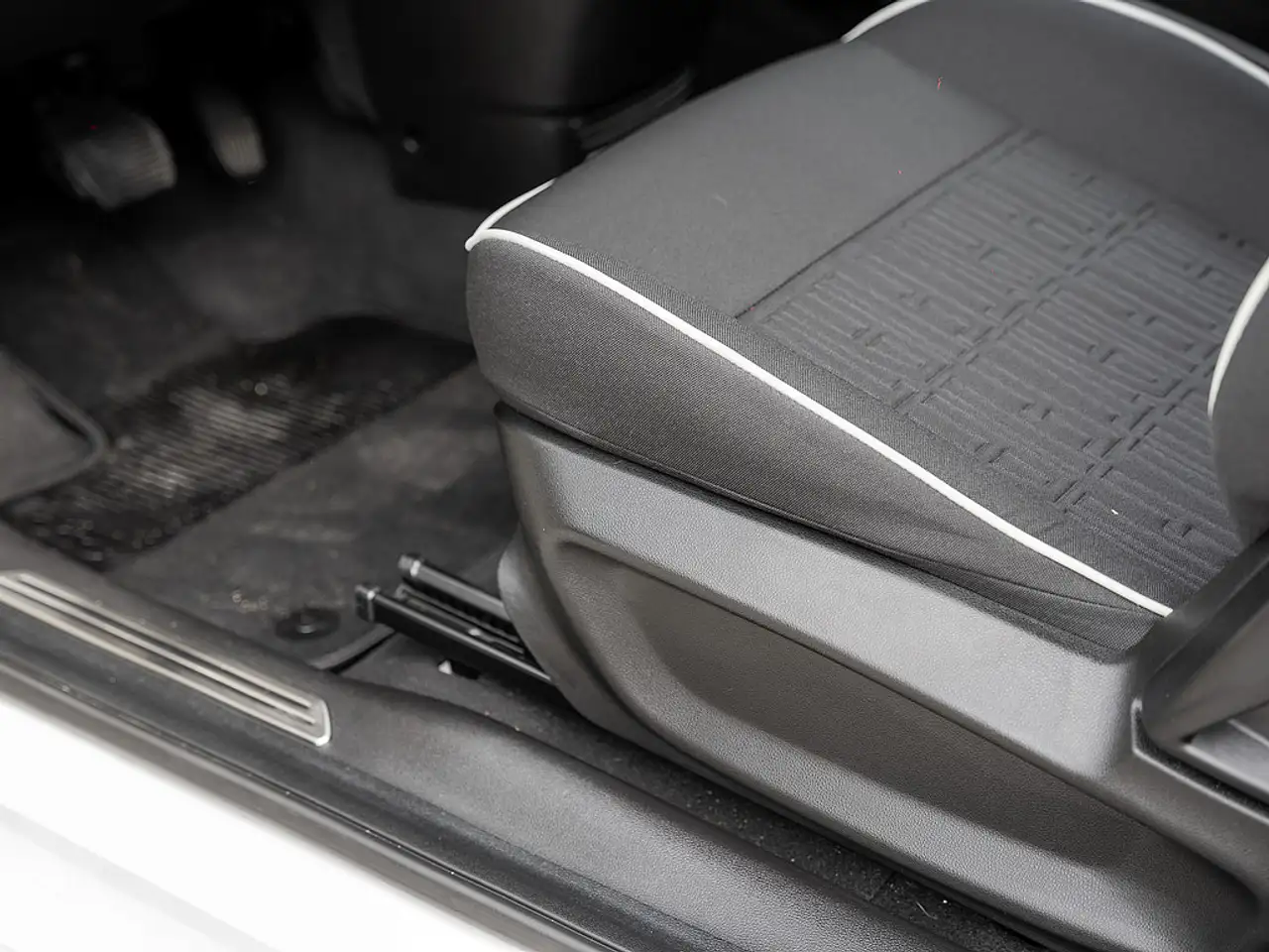 Fiat 500e 3+1 42 kw/h KLIMAAUTOMATIK NAVI — معرض صور السيارة 15