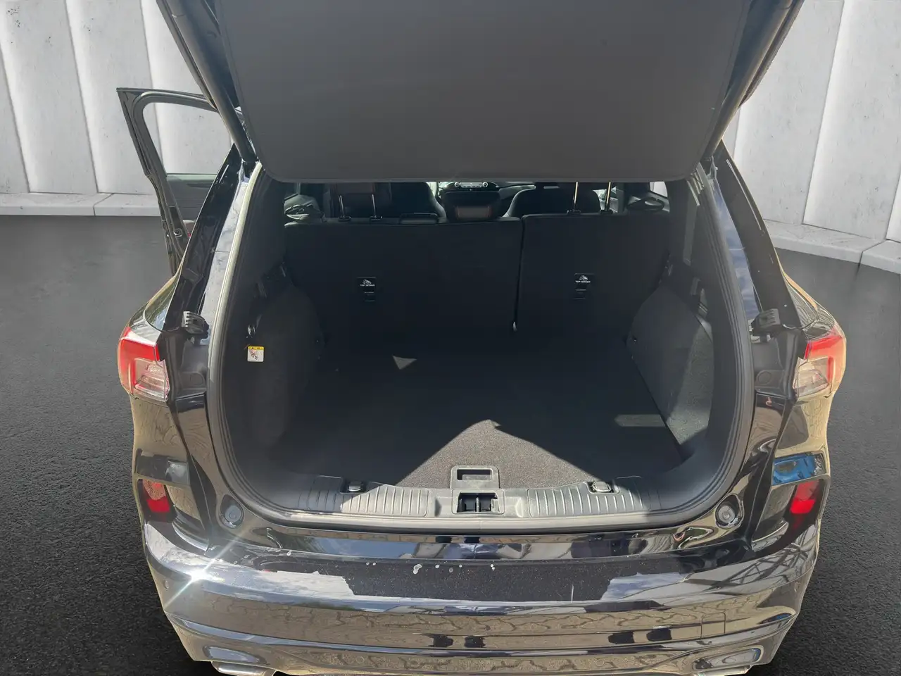 Ford Kuga ST-Line X*PANO*AHK*KAM*ACC*NAVI*SOUND-SYS. — معرض صور السيارة 18