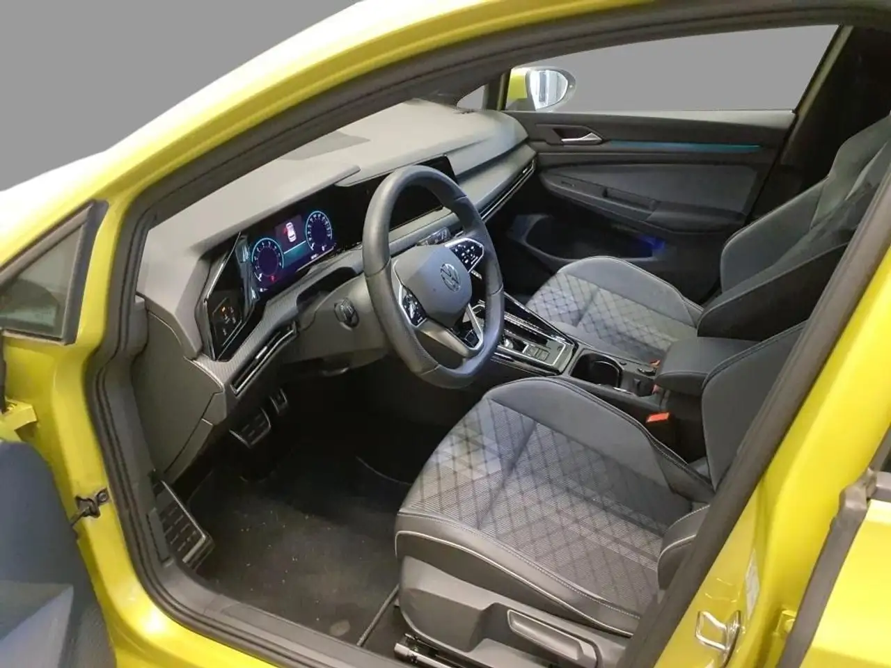 Volkswagen Golf VIII 1.5 eTSI DSG R-Line APP LED PDC — Vehicle gallery 6