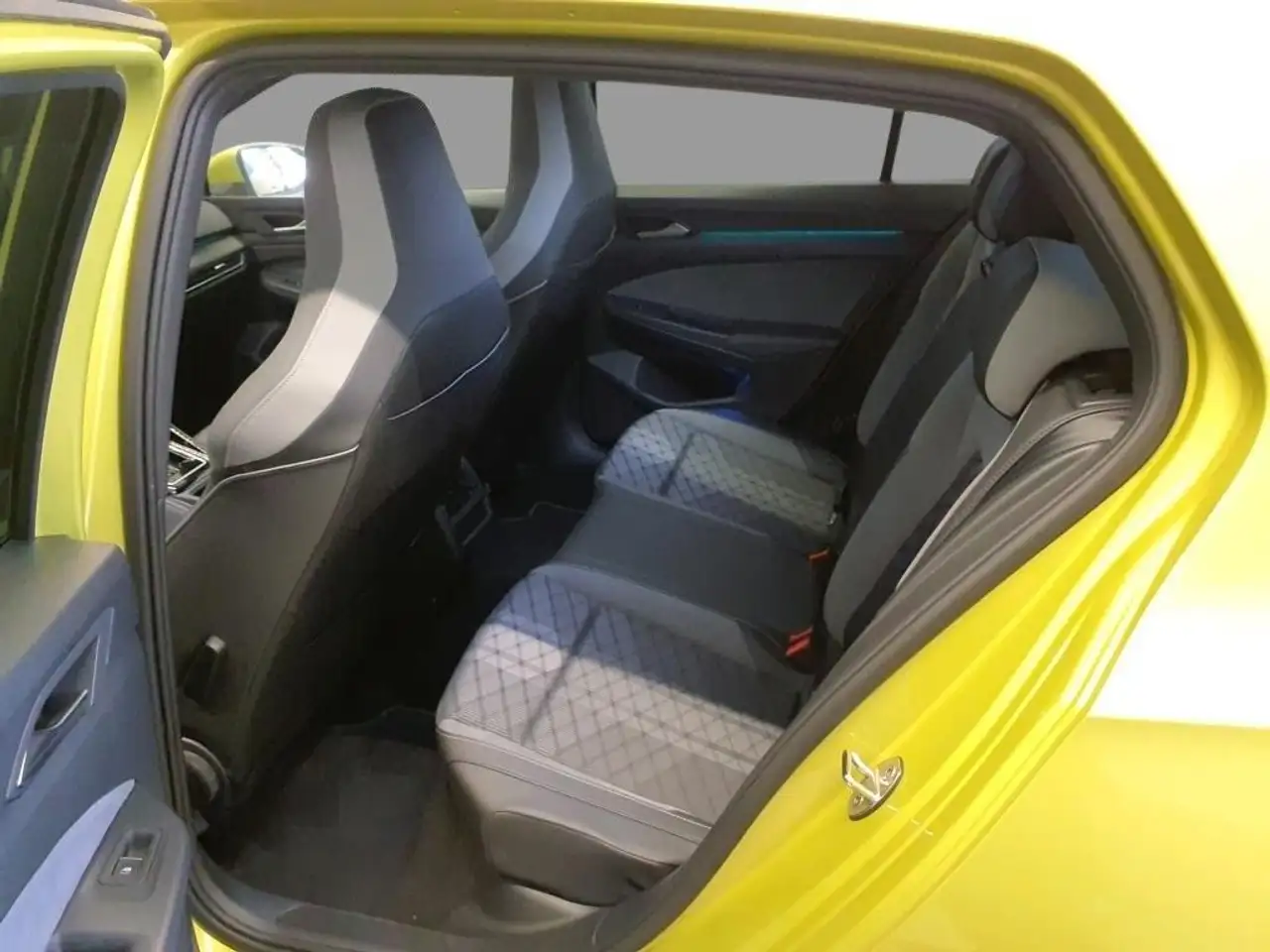 Volkswagen Golf VIII 1.5 eTSI DSG R-Line APP LED PDC — Vehicle gallery 7