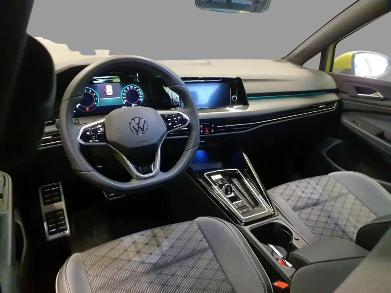 Volkswagen Golf VIII 1.5 eTSI DSG R-Line APP LED PDC — Vehicle gallery 5
