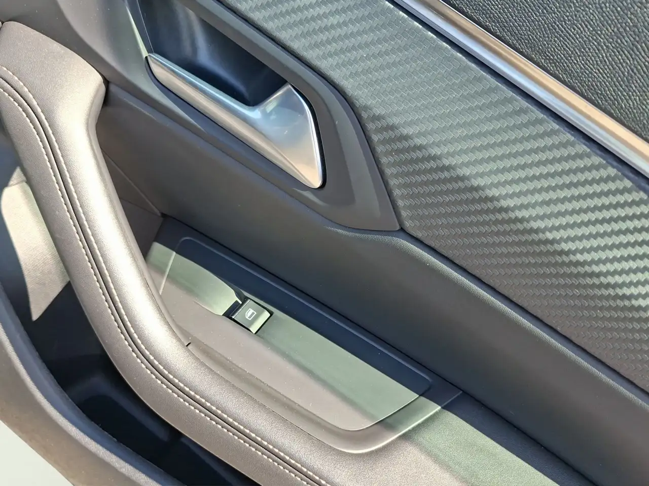 Peugeot 508 130 SW GT — Vehicle gallery 16