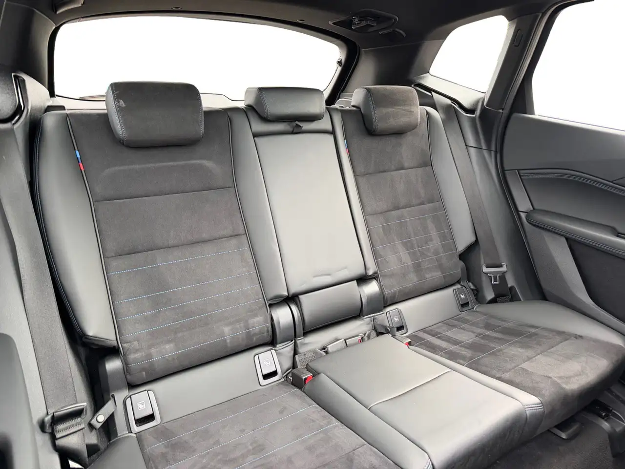 BMW 218 i Active Tourer M Sport ASSISTPROF/360°/PANO — Vehicle gallery 8