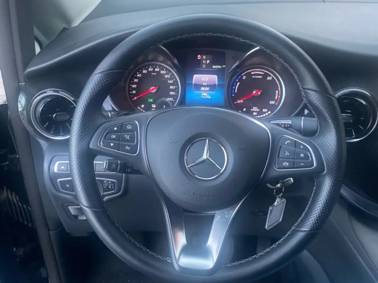 Mercedes-Benz EQV 300 Larga — Vehicle gallery 12