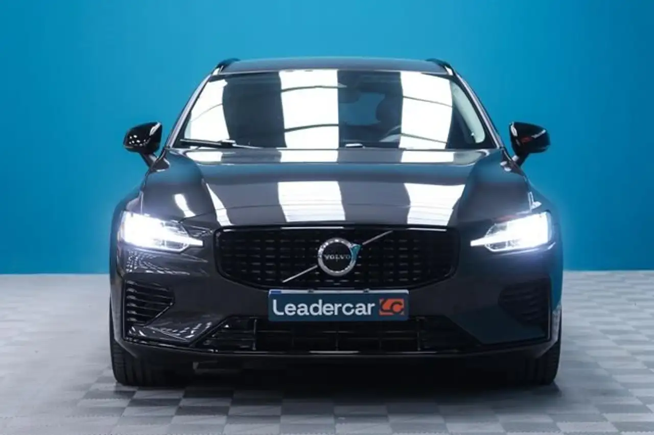 Volvo V60 2.0 T6 AWD Recharge Plus Dark Auto — Vehicle gallery 4