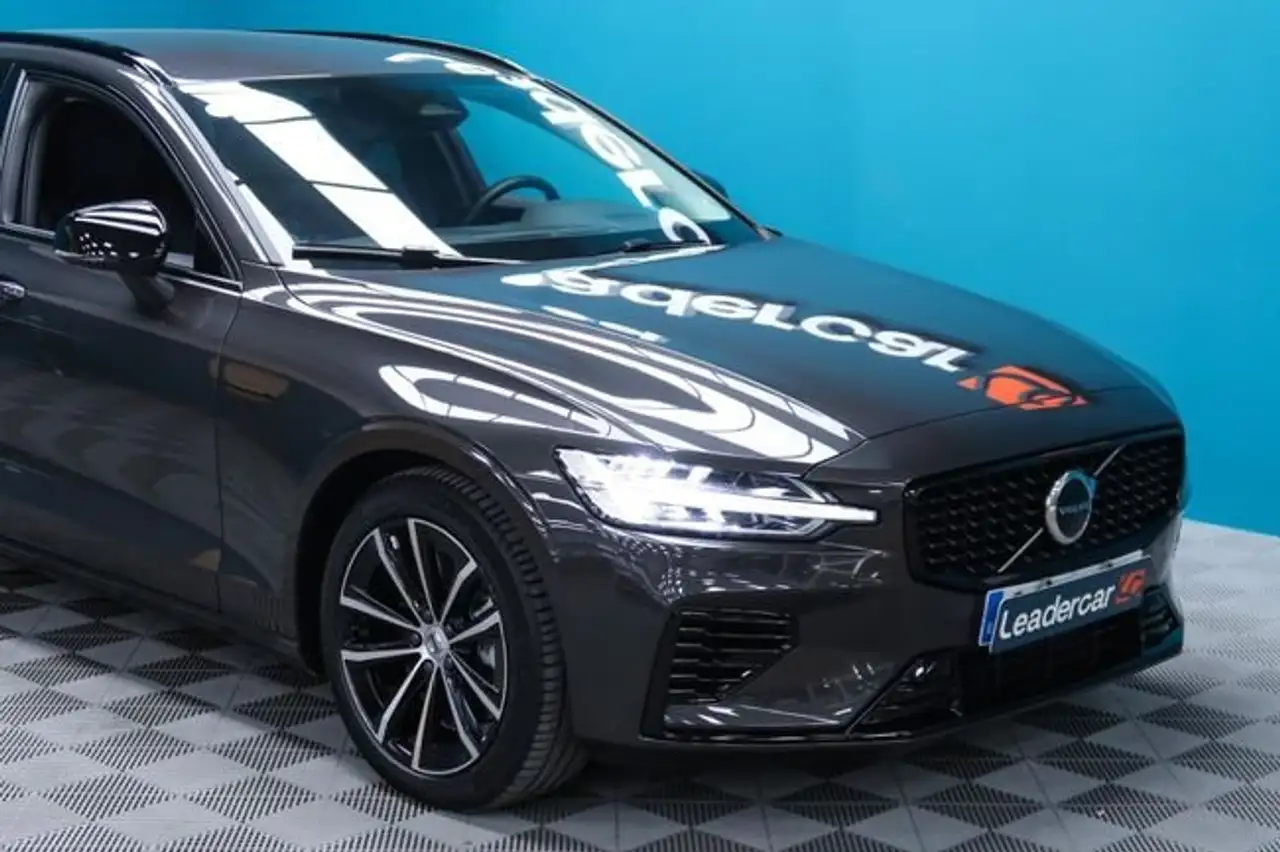 Volvo V60 2.0 T6 AWD Recharge Plus Dark Auto — Vehicle gallery 9