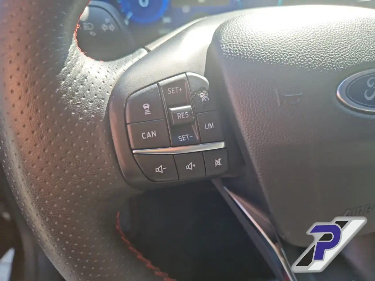 Ford Focus Turnier ST X Sportpaket HUD Navi Digitales Cockpit — معرض صور السيارة 19