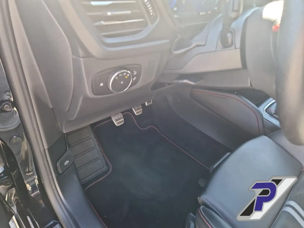 Ford Focus Turnier ST X Sportpaket HUD Navi Digitales Cockpit — معرض صور السيارة 18