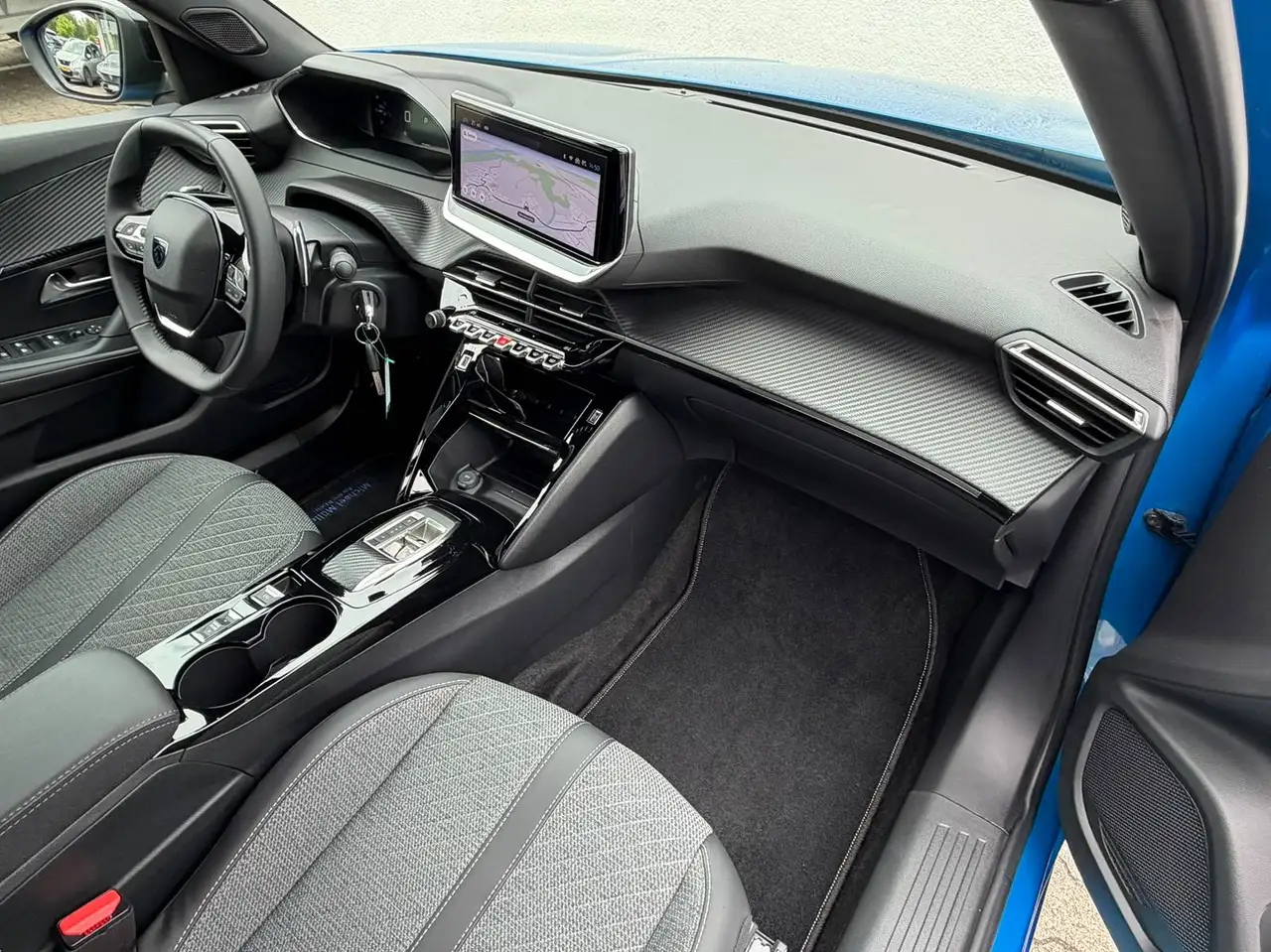 Peugeot 2008 Allure PureT. 130 EAT8,Anhängerk.,ACC,360° — Galerie du véhicule 10
