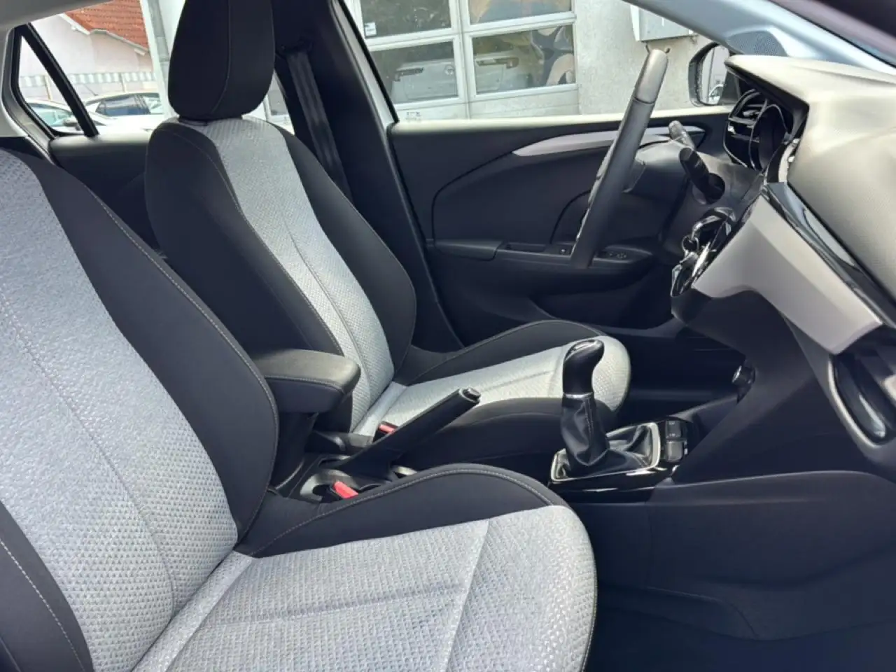Opel Corsa F Edition +Parkpilot +Sitzheizung — Galería del vehículo 20