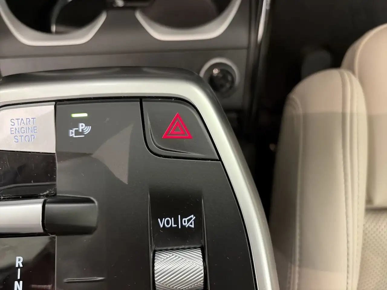 BMW X1 sDrive 20iA — معرض صور السيارة 17