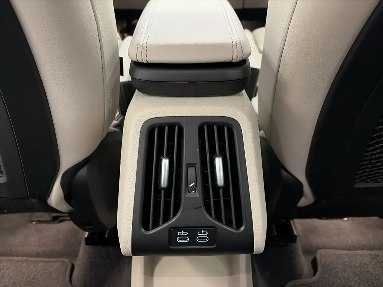 BMW X1 sDrive 20iA — معرض صور السيارة 29