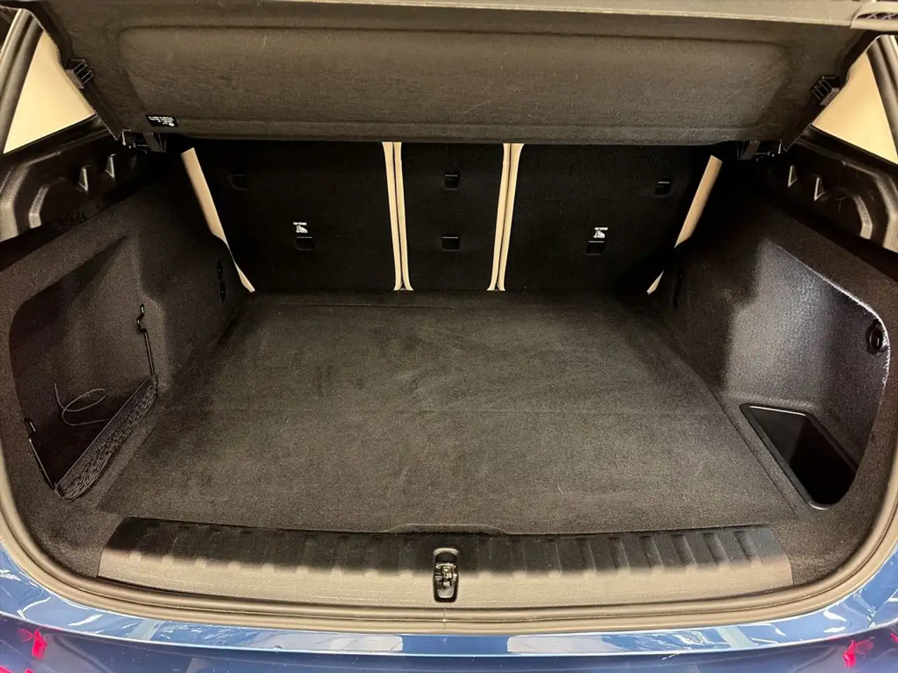 BMW X1 sDrive 20iA — معرض صور السيارة 30