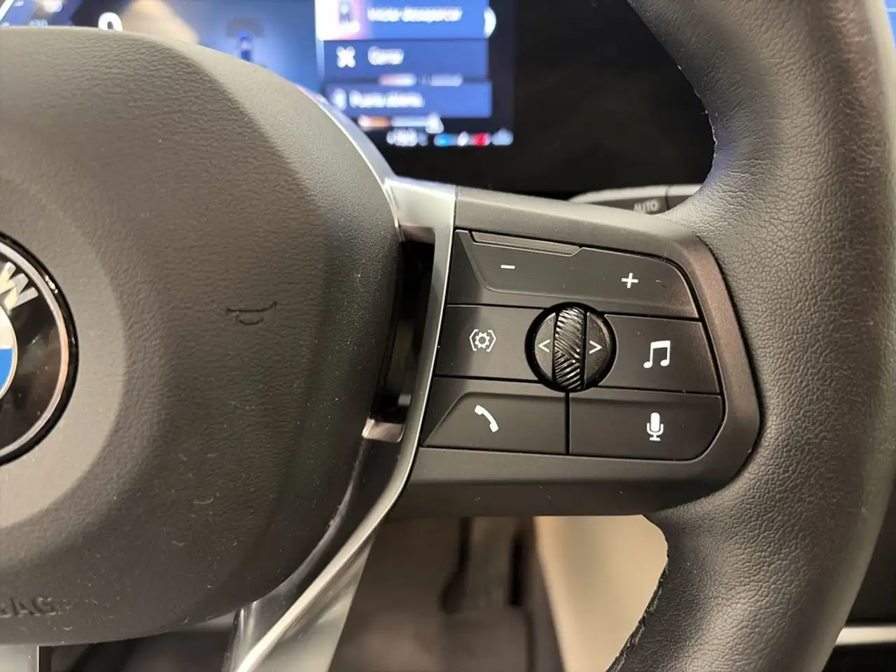 BMW X1 sDrive 20iA — معرض صور السيارة 16