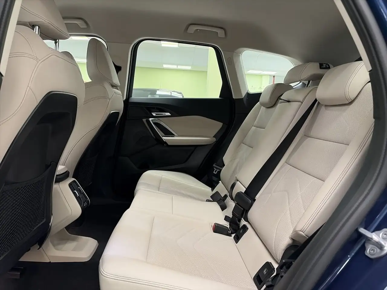 BMW X1 sDrive 20iA — معرض صور السيارة 28