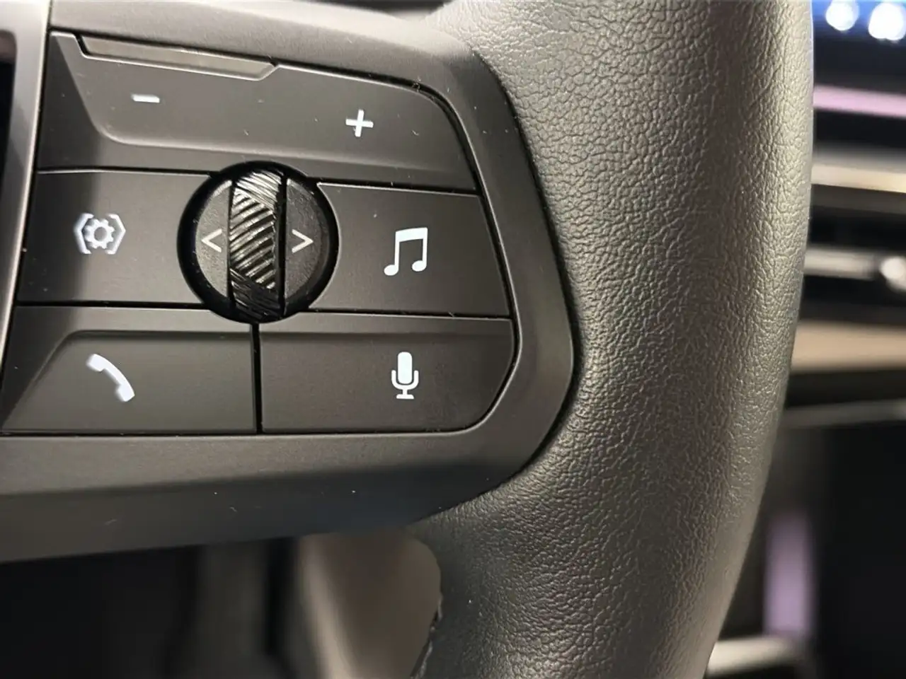 BMW X1 sDrive 20iA — معرض صور السيارة 13
